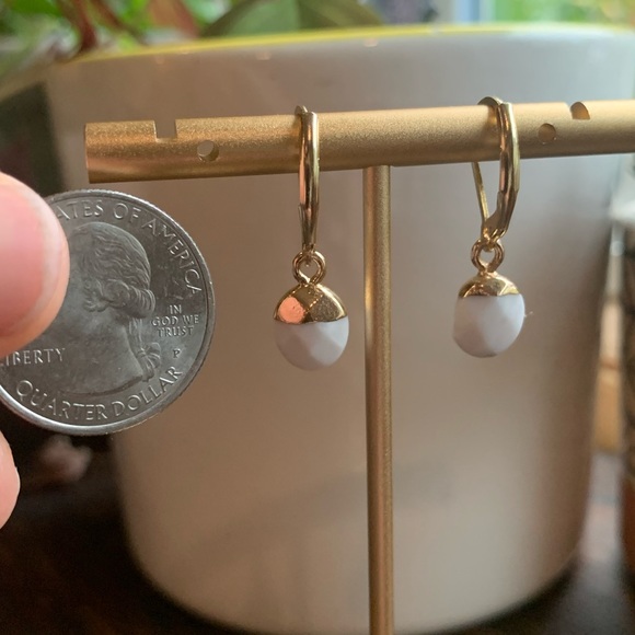 ✨NWT ✨18K Gold with Faceted Howlite Charm Minimal Bohemian Earrings - Picture 5 of 6